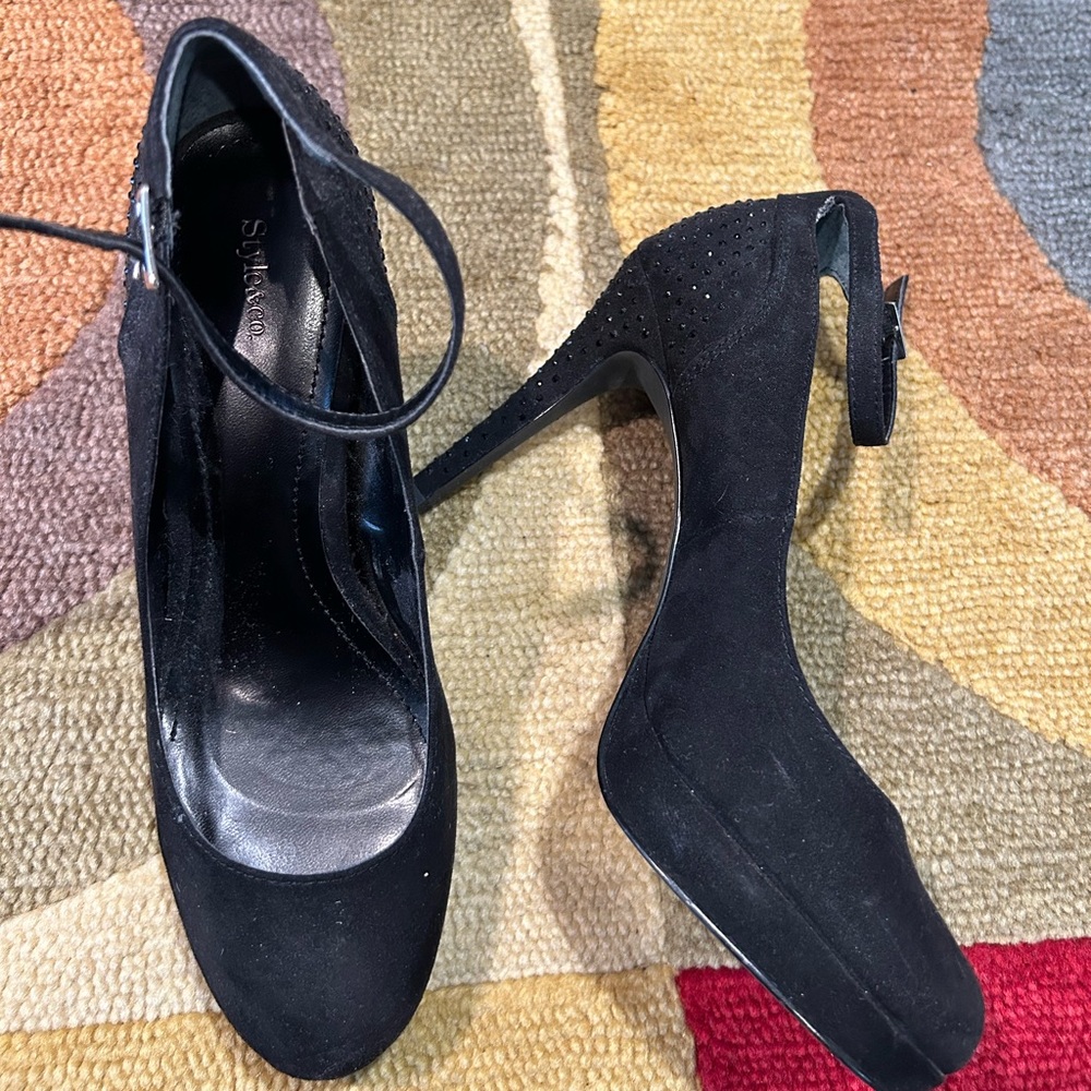 Style & Co. Black Faux Suede High Heels Pumps with Rhinestones Size 8 1/2 US